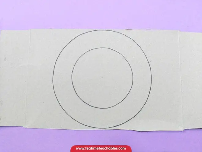 Base for the Christmas wreath craft for preschoolers