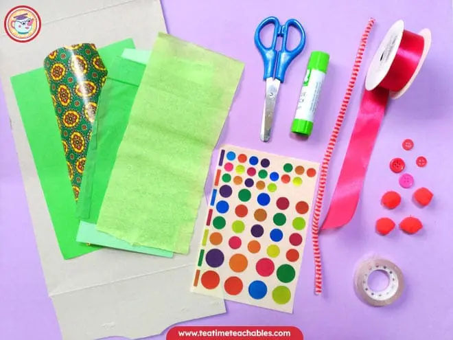 Supplies for the Christmas wreath craft for preschoolers